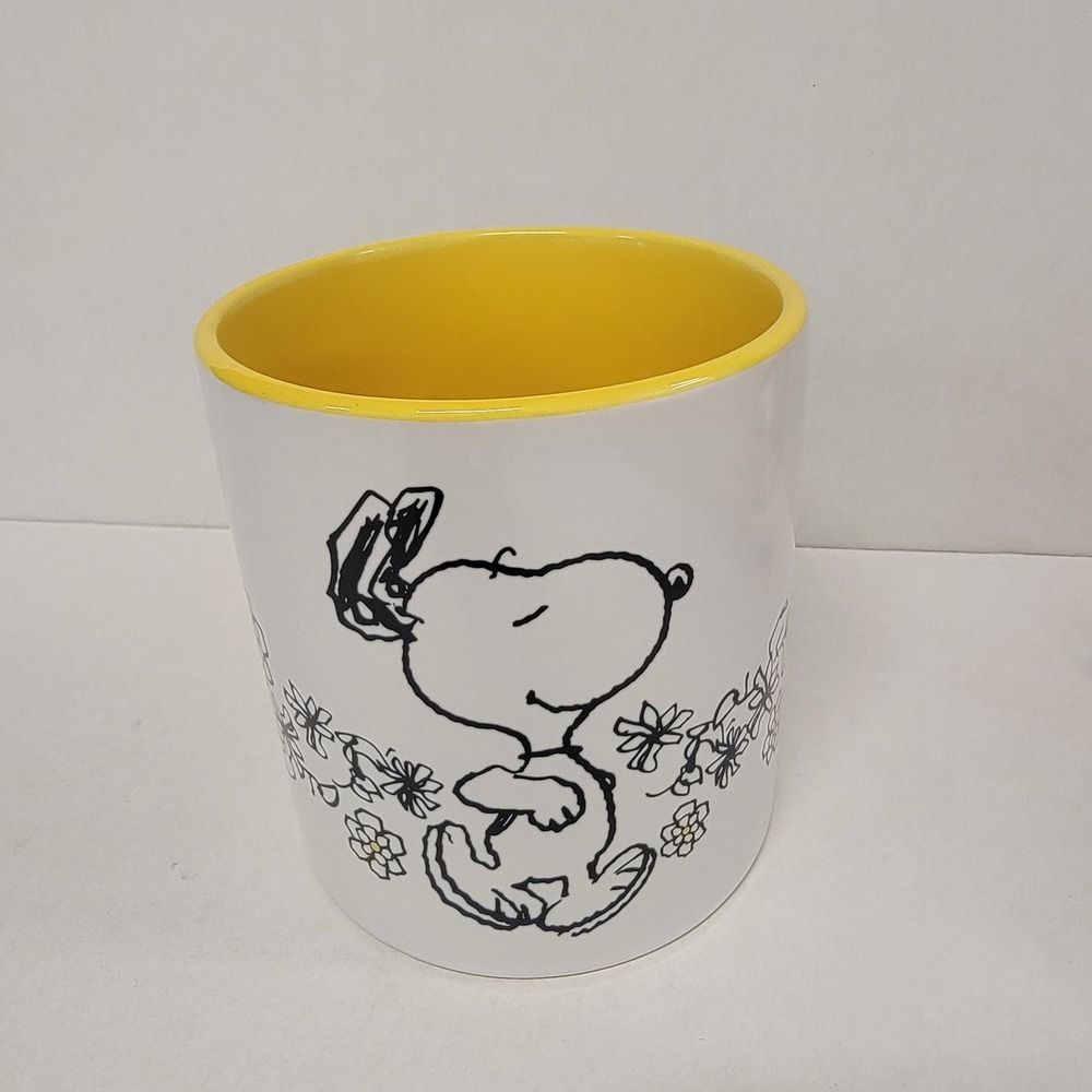NEW Peanuts Dancing Snoopy Woodstock Textured Yellow Flowers Florals‎ Spring Mug